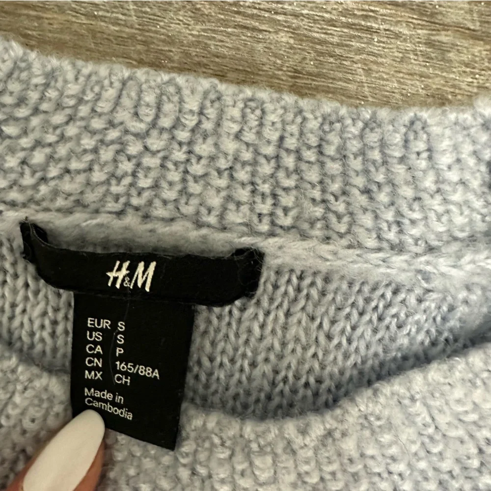 Women’s Long Sleeve Scoop Neck Light Blue Embroidered Sweater Top- Size Small - Picture 4 of 6